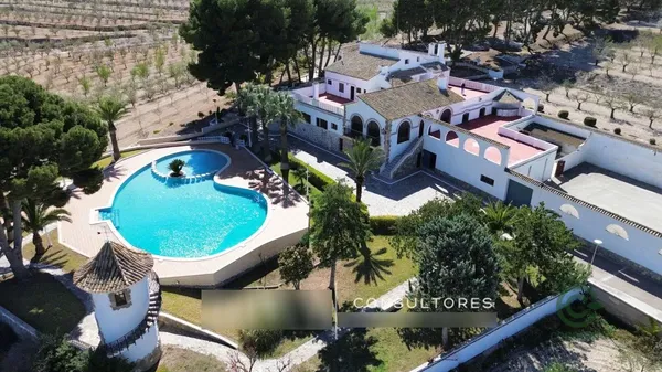 Finca rústica de 70 ha en venta en Alicante