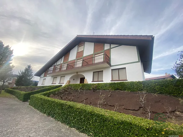 Casa de 0,4 ha en venta en Larrabetzu, Vizcaya