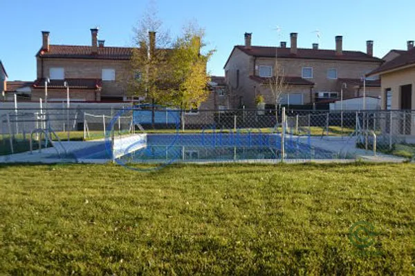 Casa de 0,0131 ha en venta en Encinillas, Segovia