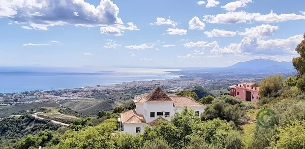 Terreno urbano de 0,1527 ha en venta en Marbella, Malaga