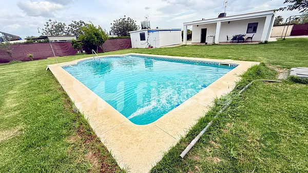 Finca rústica de 0,11 ha en venta en Utrera, Sevilla