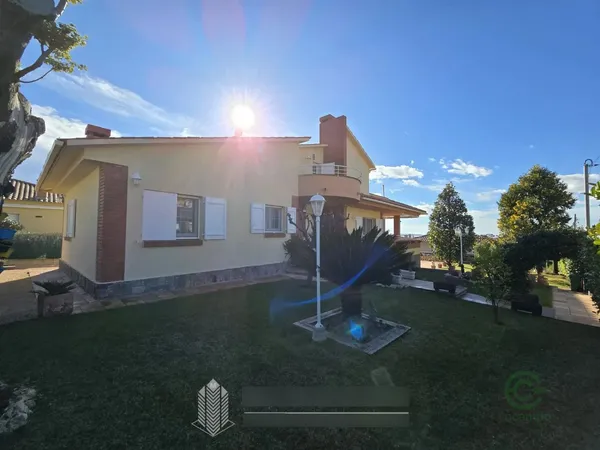 Casa de 0,0723 ha en venta en Barcelona