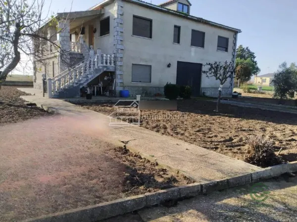 Casa de 0,13 ha en venta en Parada de Arriba, Salamanca
