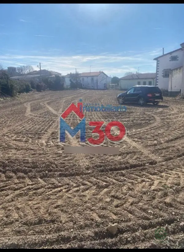 Terreno urbano de 0,23 ha en venta en Lantaron, Alava