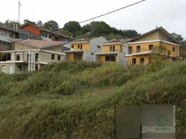 Casa de 0,0248 ha en venta en Oviedo, Asturias