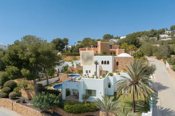 Casa de 0,0817 ha en venta en Moraira, Alicante