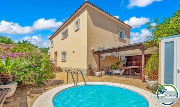 Casa de 0,04 ha en venta en Girona