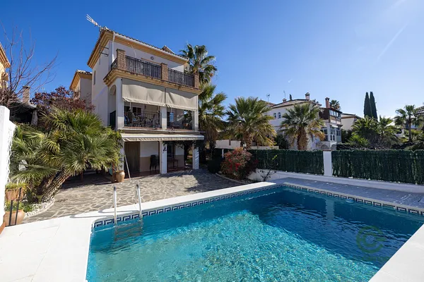 Casa de 0,06 ha en venta en Alhendin, Granada