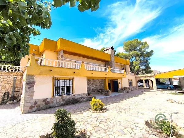 Casa de 0,2 ha en venta en Yecla, Murcia