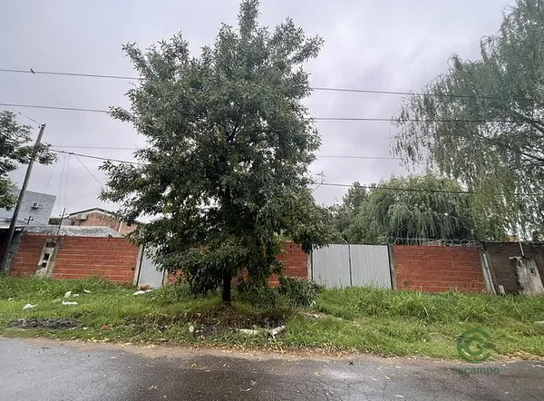 Terreno urbano de 0,05 ha en venta en Santa fe