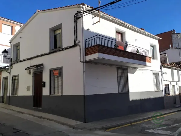 Casa de 0,014 ha en venta en Navalcan, Toledo