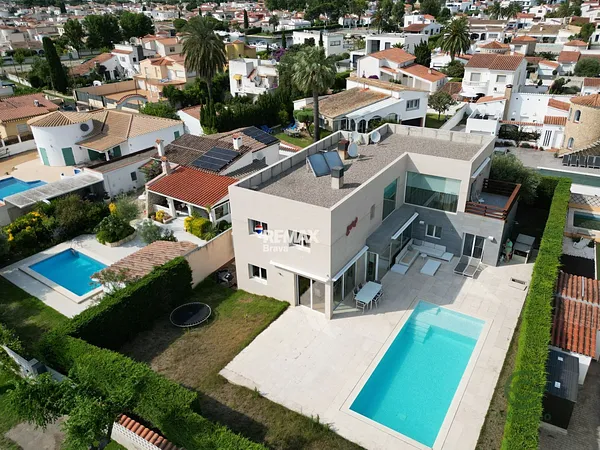Casa de 0,0753 ha en venta en Empuriabrava, Girona