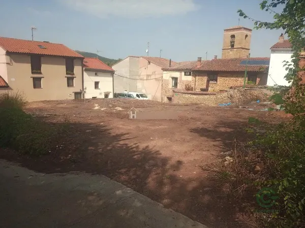 Terreno urbano de 0,0376 ha en venta en Ocon, La Rioja