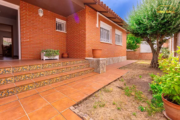 Casa de 0,0134 ha en venta en Chiloeches, Guadalajara