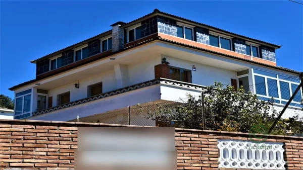 Casa de 0,25 ha en venta en Barcelona
