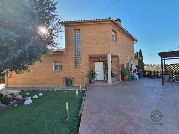 Casa de 0,0751 ha en venta en Barcelona