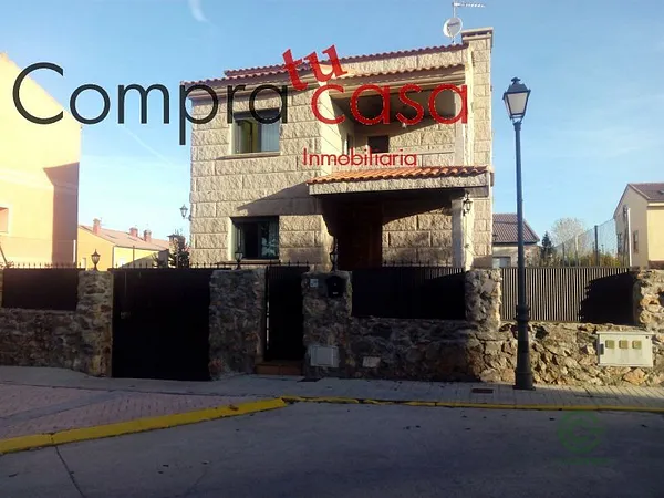 Casa de 0,035 ha en venta en Palazuelos de eresma, Segovia