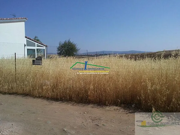 Terreno urbano de 0,11 ha en venta en Mérida, Badajoz
