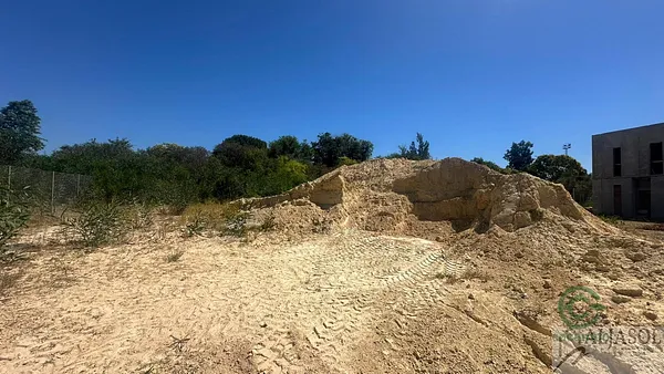 Terreno urbano de 0,0461 ha en venta en Palomares del río, Sevilla