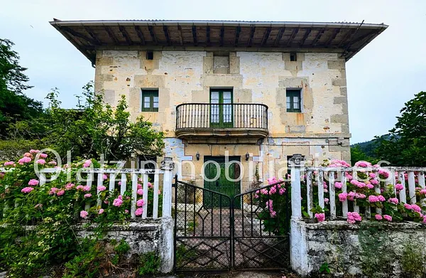 Casa de 0,16 ha en venta en Ayala, Alava