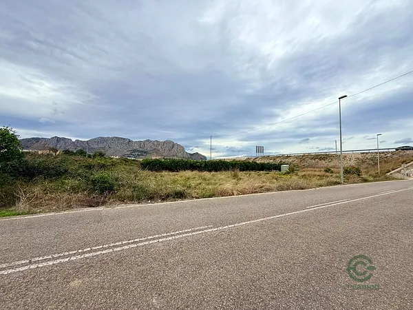 Finca agrícola de 0,11 ha en venta en Alicante