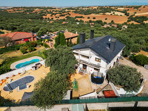 Casa de 0,1222 ha en venta en Valdeaveruelo, Guadalajara