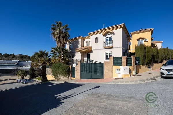 Casa de 0,016 ha en venta en Alhendin, Granada