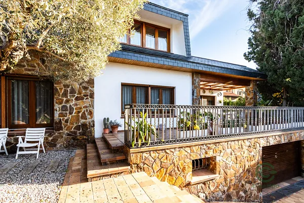 Casa de 0,1145 ha en venta en Castellar del valles, Barcelona