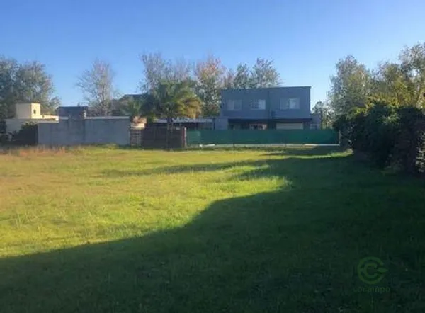 Terreno urbano de 0,08 ha en venta en Santa fe