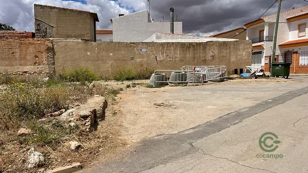 Terreno urbano de 0,0147 ha en venta en Fuentealbilla, Albacete