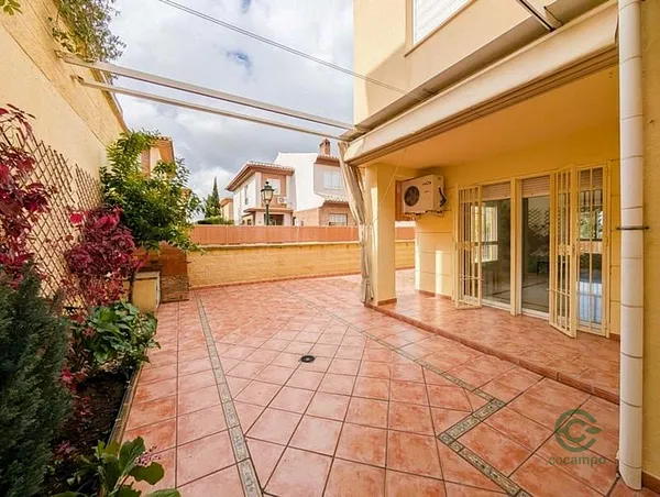 Casa de 0,024 ha en venta en Cajar, Granada