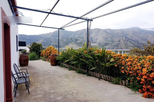 Finca agrícola de 1,4 ha en venta en Granada