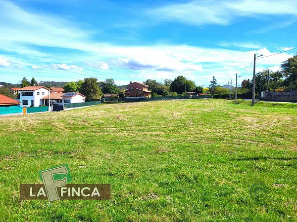Terreno urbano de 0,1405 ha en venta en Llanera, Asturias