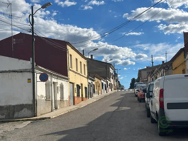 Terreno urbano de 0,06 ha en venta en Almansa, Albacete