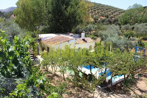 Finca de recreo de 0,4 ha en venta en Villanueva del rosario, Malaga