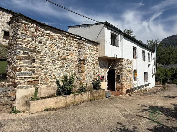 Casa de 0,025 ha en venta en Priaranza del bierzo, Leon