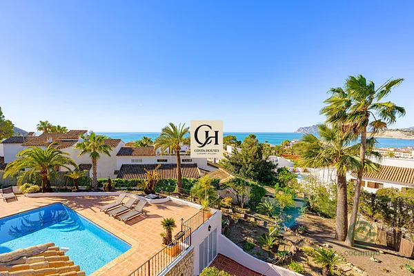 Casa de 0,0986 ha en venta en Moraira, Alicante