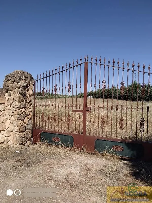 Finca agrícola de 0,8 ha en venta en Zafra, Badajoz