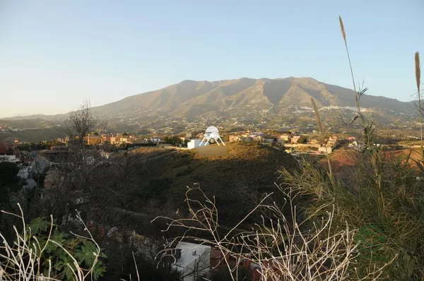 Terreno urbano de 0,06 ha en venta en Mijas, Málaga