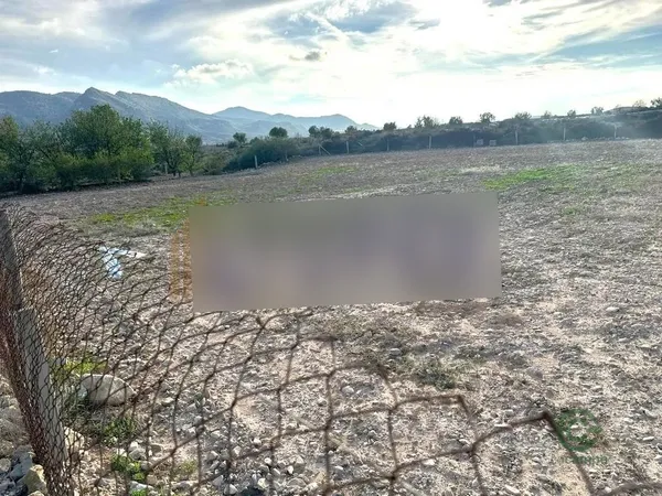 Finca agrícola de 0,548 ha en venta en Alicante