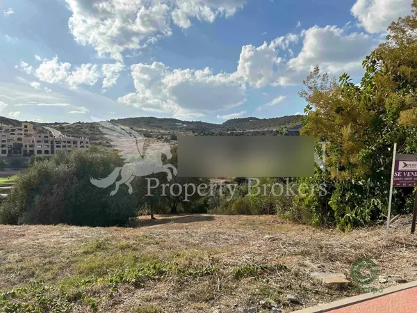 Terreno urbano de 0,0785 ha en venta en Estepona, Málaga