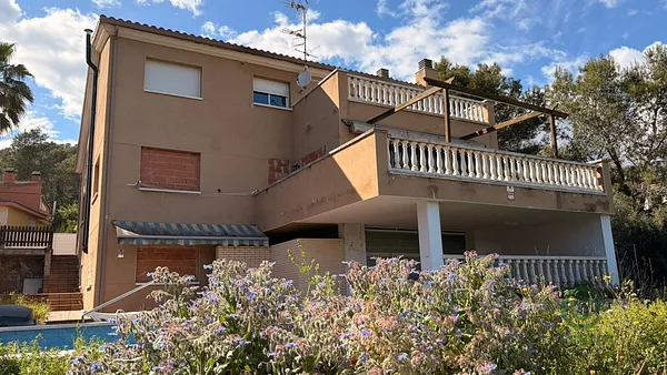 Casa de 0,0427 ha en venta en Canyelles, Barcelona