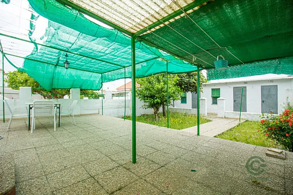 Casa de 0,0224 ha en venta en Badajoz, Badajoz