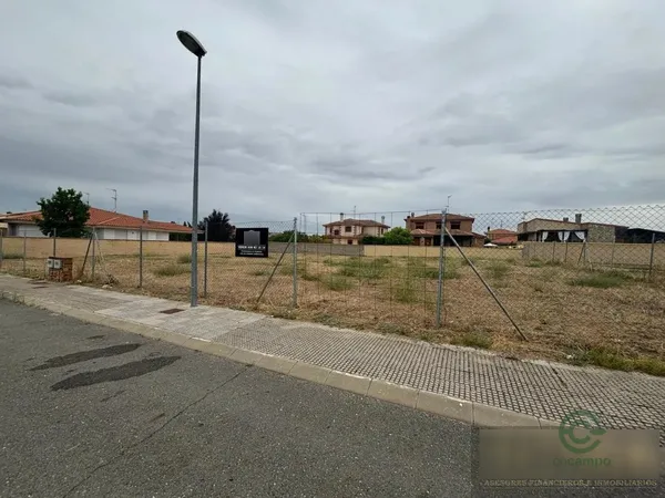 Terreno urbano de 0,065 ha en venta en Villamayor, Salamanca