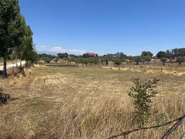 Terreno urbano de 0,1696 ha en venta en Navalcan, Toledo