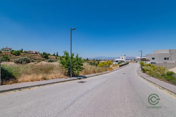 Terreno urbano de 0,0502 ha en venta en La Zubia, Granada