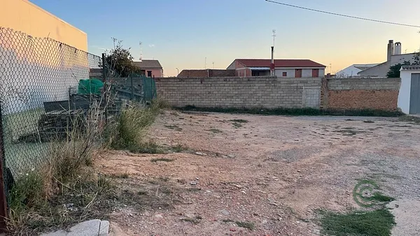 Terreno urbano de 0,023 ha en venta en Villamalea, Albacete