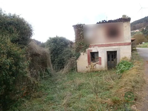 Finca rústica de 0,37 ha en venta en Regueras (las), Asturias