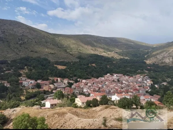 Casa de 0,0155 ha en venta en Navalacruz, Ávila