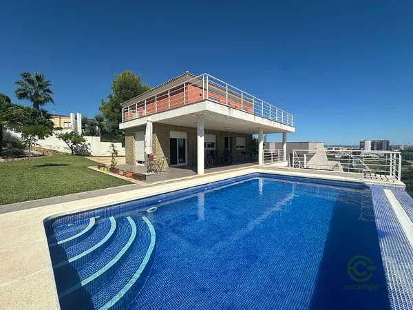 Casa de 0,0641 ha en venta en Oropesa, Toledo